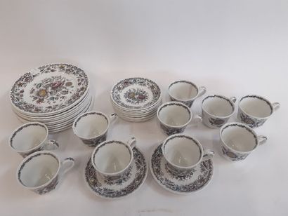 STAFFORDSHIRE 10 tasses et sous tasses 11...