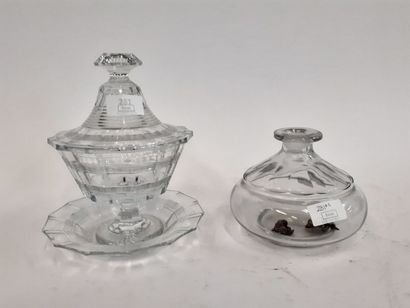 Confiturer en verre taillé et plateau joint...