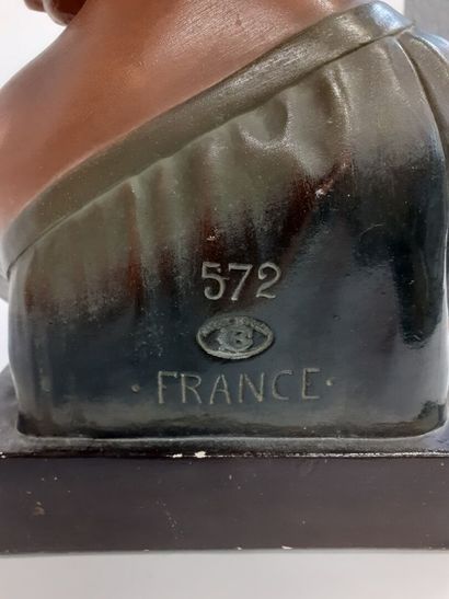 L'écriture 
Sujet en plâtre polychrome 
H...