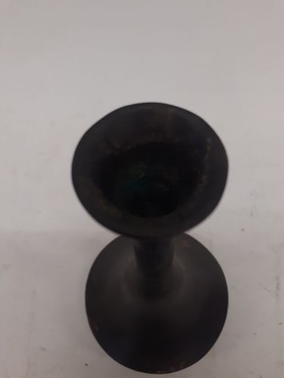 CHINE 
Petit vase en bronze 
H : 20 cm 