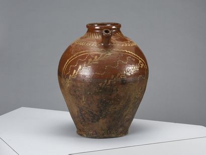 Grande cruche du val de Saône, en terre vernissée,...