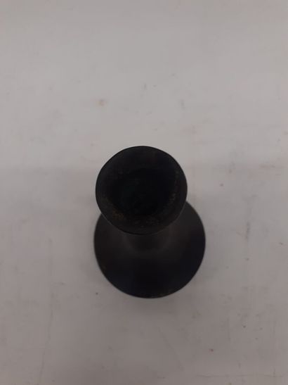 CHINE 
Petit vase en bronze 
H : 20 cm 