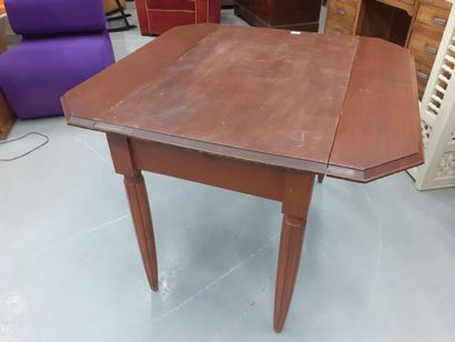 Table à volets en noyer
19ème siècle
H :...