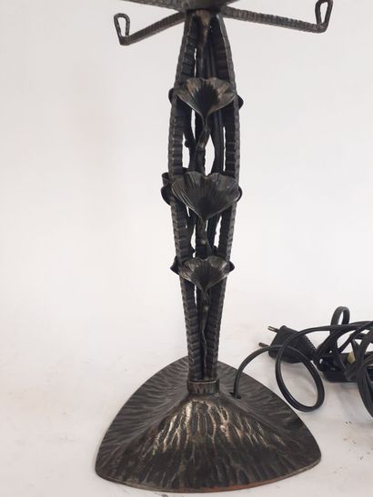 Pied de lampe en fer forgé
H : 28 cm