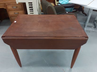 Table à volets en noyer
19ème siècle
H :...