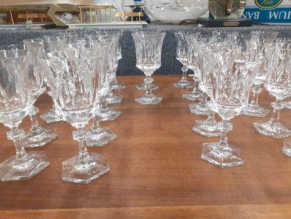Service de verre en cristal taillé modèle...