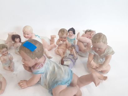 Collection de bébés en porcelaine