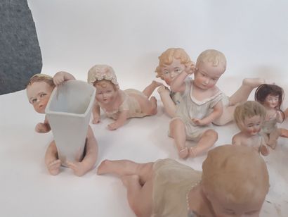 Collection de bébés en porcelaine