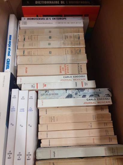Lot de quatre cartons de livres comprenant...
