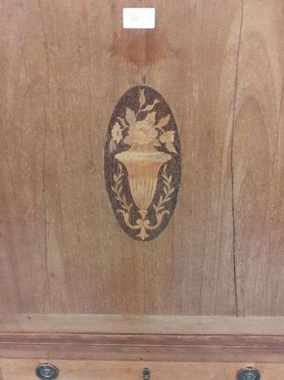 Secrétaire en bois naturel et marqueté d'un...