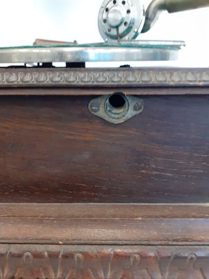 Grammophone avec pavillon
Fonctionne, avec...