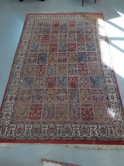 Tapis à décor de jardins
310 x 187 cm 