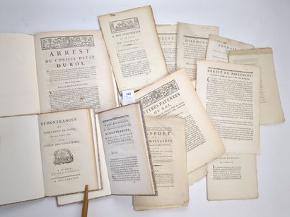 Un ensemble de 14 documents royaux ou révolutionnaires...