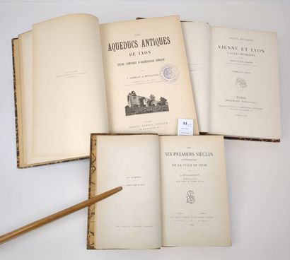 3 ouvrages sur des études antiques de Lyon
(Viennois)....