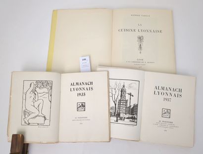Un lot de 3 ouvrages sur LYON, dont un livre...
