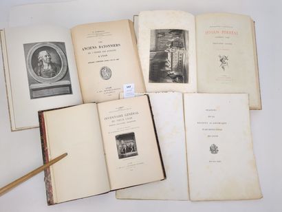 Un lot de 4 volumes sur LYON

(Architecture,...