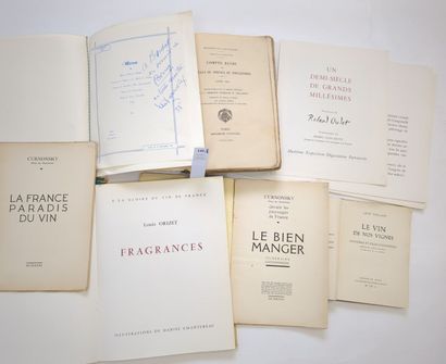 Un lot de 7 volumes sur le vin et la gastronomie,...