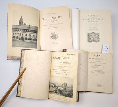 Réunion de 4 volumes reliés relatifs à l'histoire...
