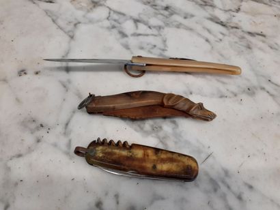 Trois couteaux pliants en corne