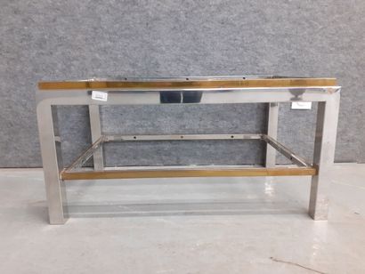 Table basse en métal et laiton à deux étages...