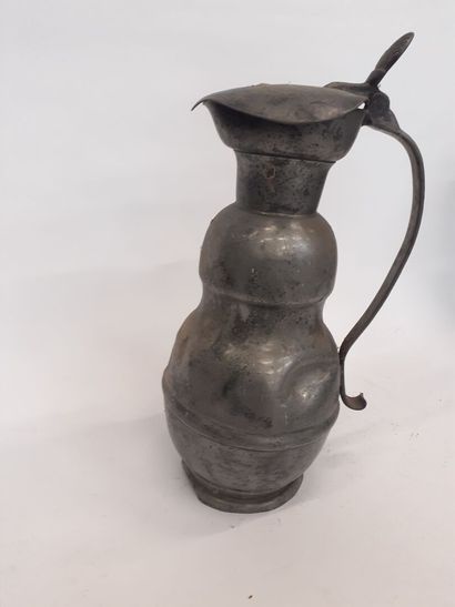 267Aiguière en étain 18ème 
H : 49 cm 