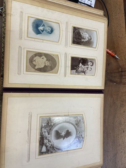 Album de photo format Disderi, situé à A...