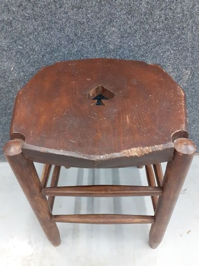 Travail brutaliste 
tabouret avec assise...