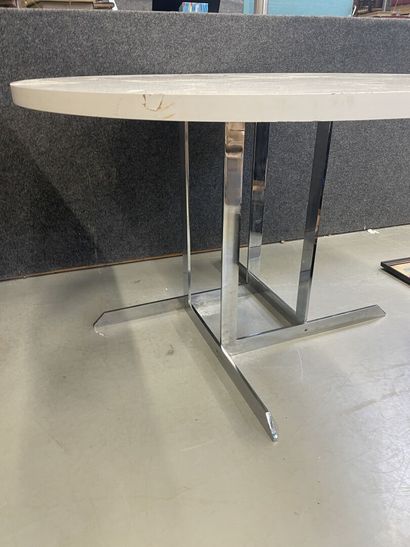 Table de salle à manger piètement en métal...