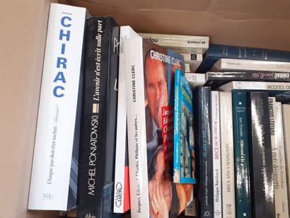 Un carton de livres sur la Politique dont...