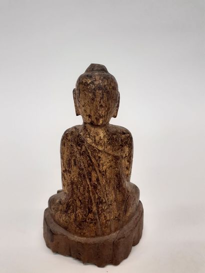 Petit Bouddha en bois doré 
H : 14 cm 