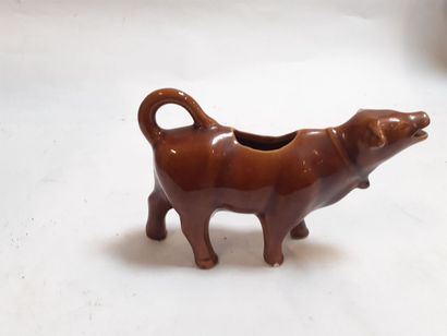 Pot à lait en faïence en forme de vache
H...