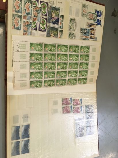 Album de timbres neufs non oblitérés