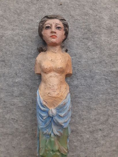Sirène en bois sculpté et peint 
H : 71 cm...