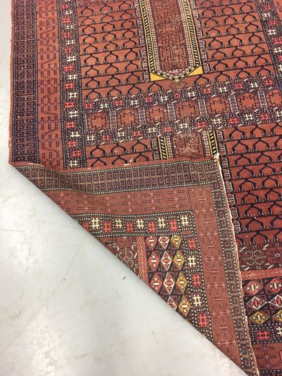 Tapis à motif boukara 
183 x 131 cm