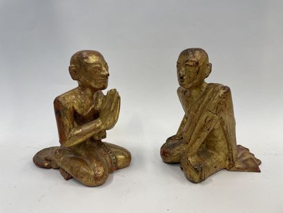 Paire de moines en prière en bois doré
H...