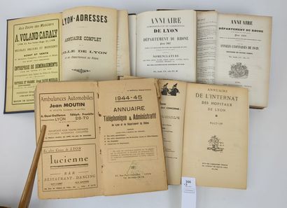 [Lyon]. Un ensemble de 5 annuaires anciens :
ANNUAIRE...