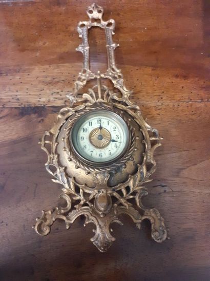 Pendulette en bronze
H : 32 L : 13 cm 