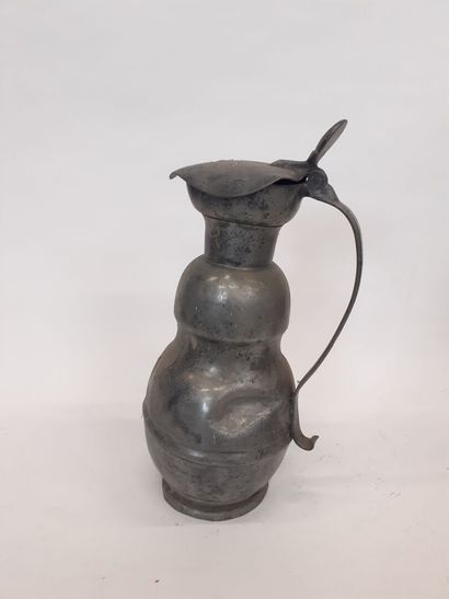 267Aiguière en étain 18ème 
H : 49 cm 