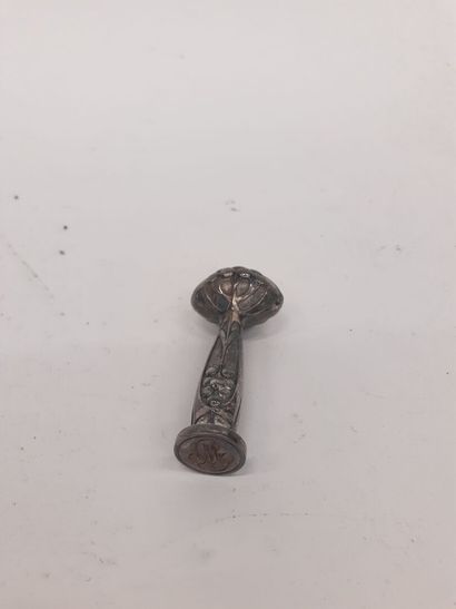 Cachet Art nouveau en argent fourré 
pds...