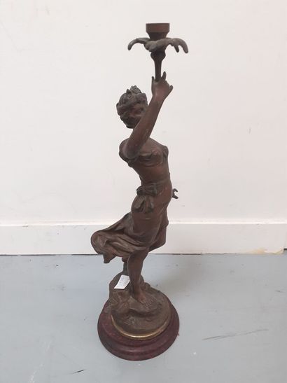 Femme debout
Régule 
H : 52 cm 
