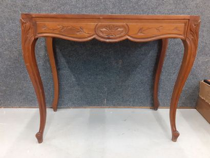 Console en bois naturel à décor de feuillages...