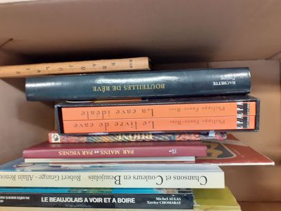 Deux cartons de livres sur le Beaujolais
dont...