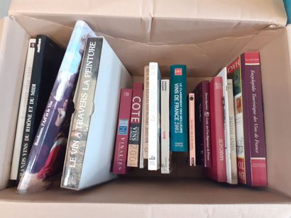 Un carton de livres sur le Vin dont Bordeaux...