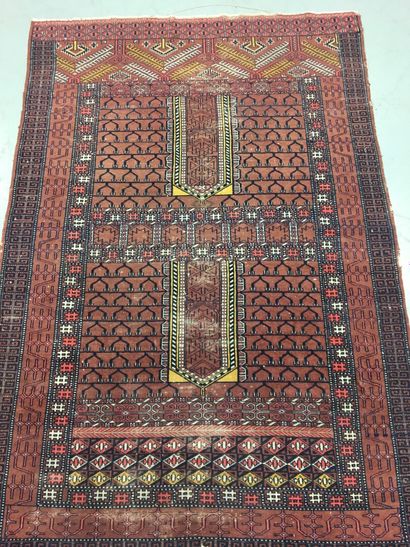 Tapis à motif boukara 
183 x 131 cm