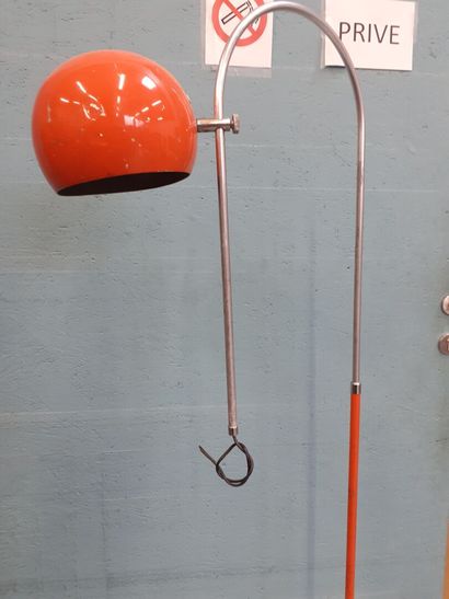 Lampadaire en métal chromé orange à feux...
