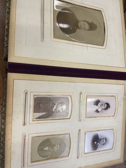 Album de photo format Disderi, situé à A...