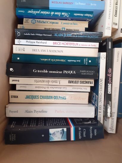 Un carton de livres sur la Politique dont...