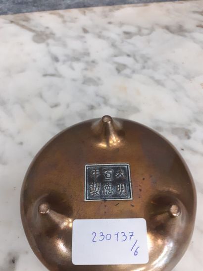 CHINE Bol en bronze 
H : 5 cm 