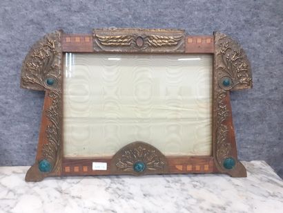 Cadre art nouveau en chêne et laiton 
41...