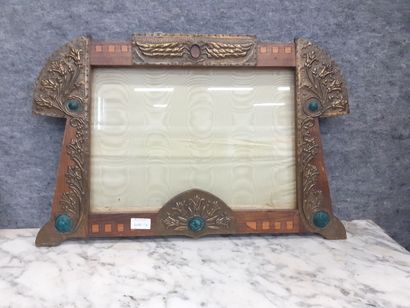Cadre art nouveau en chêne et laiton 
41...